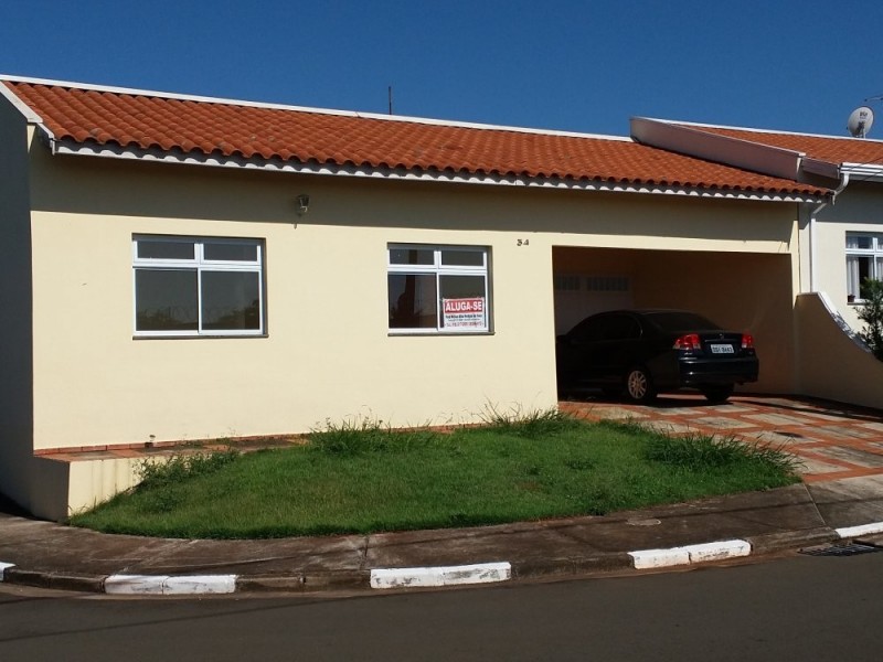 Casa em Condomínio em Betel - Paulinia